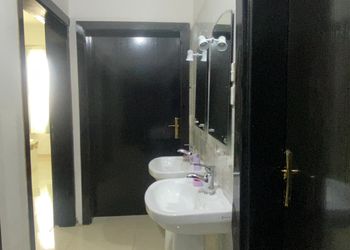استديو بسرير ماستر وجلسة جانبية