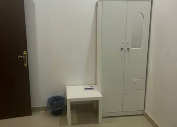 شقة بغرفة جلوس وغرفتين نوم 