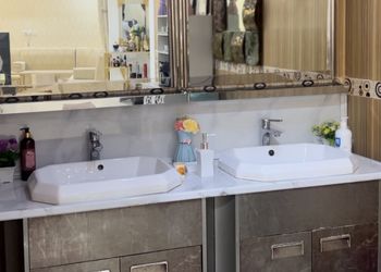 شاليه بمسطح اخضر وجلسة خارجية 