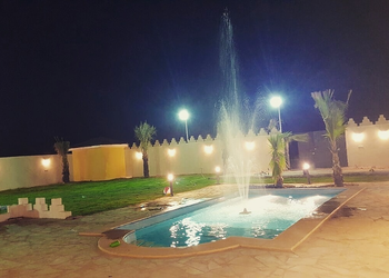 استراحة بمسطح اخضر وجلسه خارجيه