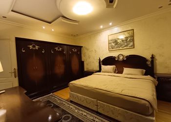شقة بثلاث غرف نوم وصالة جلوس