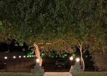 مزرعة ببيت شعر ومسطح اخضر