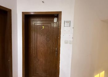 شقة بأثاث مريح وبسيط