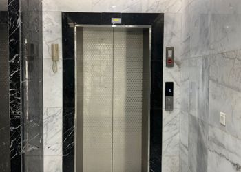 استديو بأثاث مريح وبسيط 