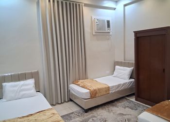استديو بأسرة مفردة وأثاث مريح