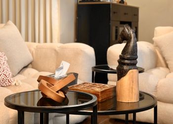 استديو بأثاث مريح وبسيط