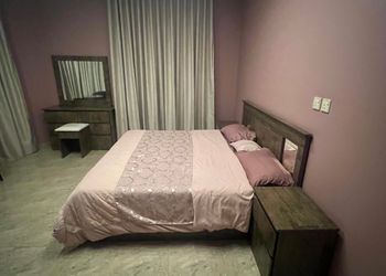 استراحة بمسبح خارجي ومجلس 