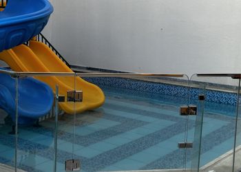 كوخ ريفي بمسبح العاب مائيه