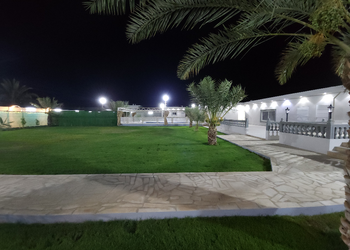 استرحه قسمين بمسبح ومسطحات خضراء