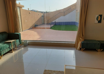 استراحة بمسطح اخضر ومجالس