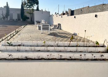 شاليه بغرفة نوم وجلسة خارجية