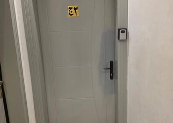استديو بسرير ماستر وجلسة جانبية 