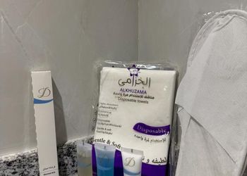 استديو بسرير ماستر وجلسة جانبية