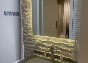 استديو بأثاث مريح وبسيط 