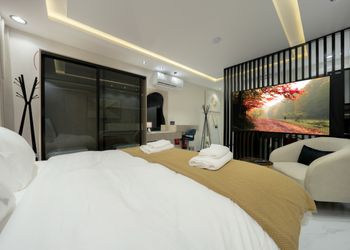 استديو بتصميم أنيق ودخول ذاتي