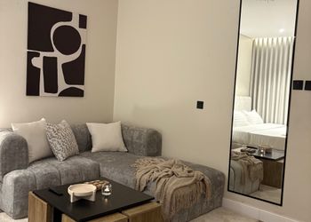 استديو بتصميم أنيق ودخول ذاتي