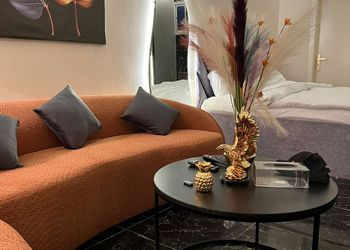 استديو بسرير ماستر وجلسة جانبية