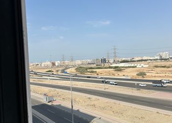 شقة بغرفة معيشة وغرفة نوم 