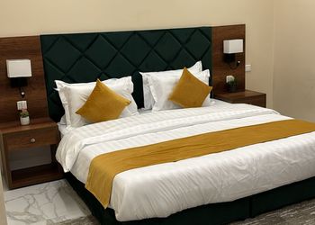 استديو بسرير ماستر وأثاث مريح 