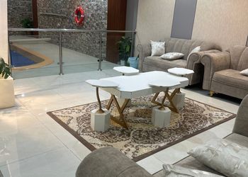 شاليه بمسطح اخضر ومسبح 