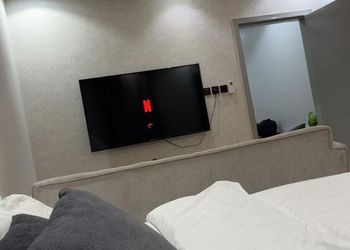استديو بسرير ماستر وأثاث مريح 