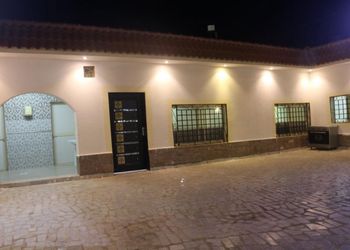 استراحة بمسطح اخضر وألعاب أطفال