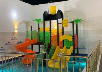 شاليه بجلسة خارجية وألعاب مائية