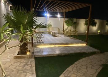 استراحة بجلسة خارجية ومسطح اخضر