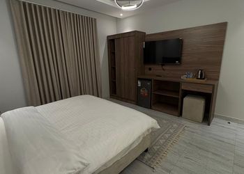 استديو راقي بسرير ماستر 