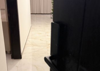 شقة بجلسة خارجية وغرفتين نوم 