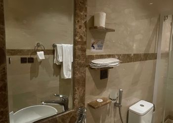 شقة بغرفة معيشة وغرفة نوم 
