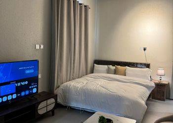 استديو هادئ بسرير ماستر