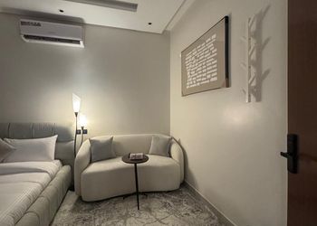 استديو بدخول ذاتي وتصميم هادئ 
