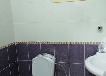 استراحة بمجلس وفناء خارجي 
