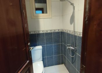 استديو بأثاث مريح وبسيط
