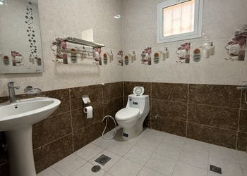 دور بمجلس واربع غرف نوم 