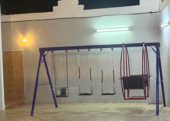 استراحة بمجالس واسعة وفناء خارجي
