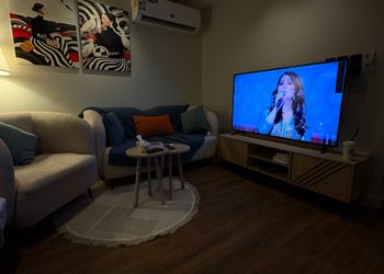 استديو بسرير ماستر وجلسة جانبية