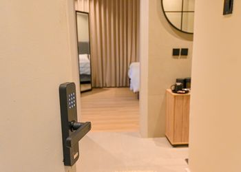استديو بدخول ذاتي وموقع مميز