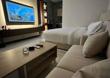 استديو بسرير ماستر وجلسة جانبية 