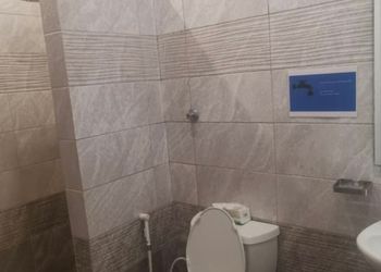 شقة بغرفة معيشة وغرفة نوم 