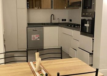شقة بصالة أنيقة وتصميم مميز  