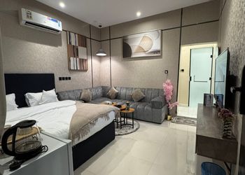 استديو هادئ بدخول ذاتي 