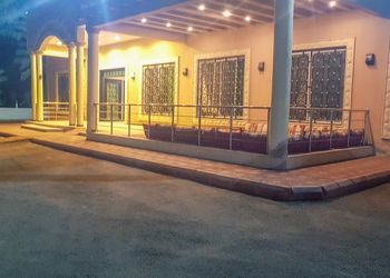 مزرعة بجلسة خارجية+ بروجكتر