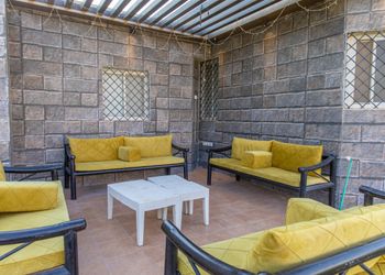 شاليه بملعب كرة قدم  إضاءة,ركن شواء