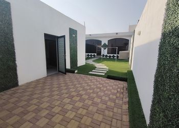 شاليه بمسبح داخلي وصالة