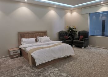 شاليه بجلسة خارجية وألعاب اطفال