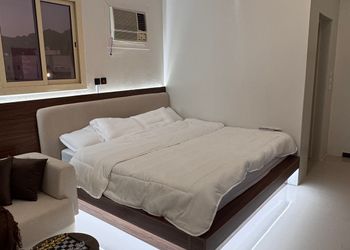 استديو بسرير ماستر وأثاث مريح 