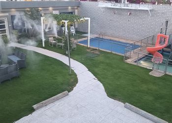 شاليه بمجلس وغرفة نوم وجلسه خارجيه
