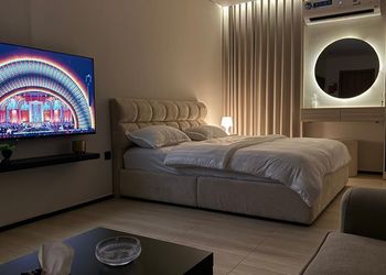 استديو مصم بديكور عصري وبسيط